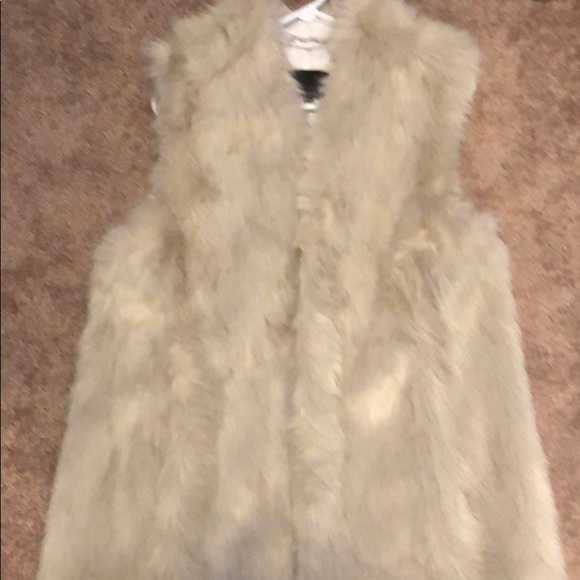 Brand New, never worn Faux Fur - Picture 2 of 7